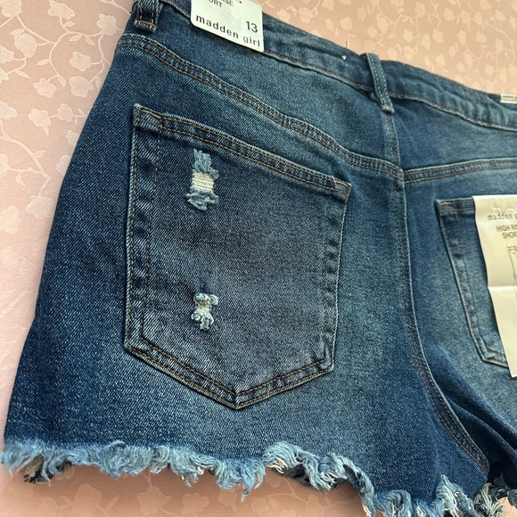 🆕Madden Girl High Rise Distressed Jean Shorts - Picture 9 of 12
